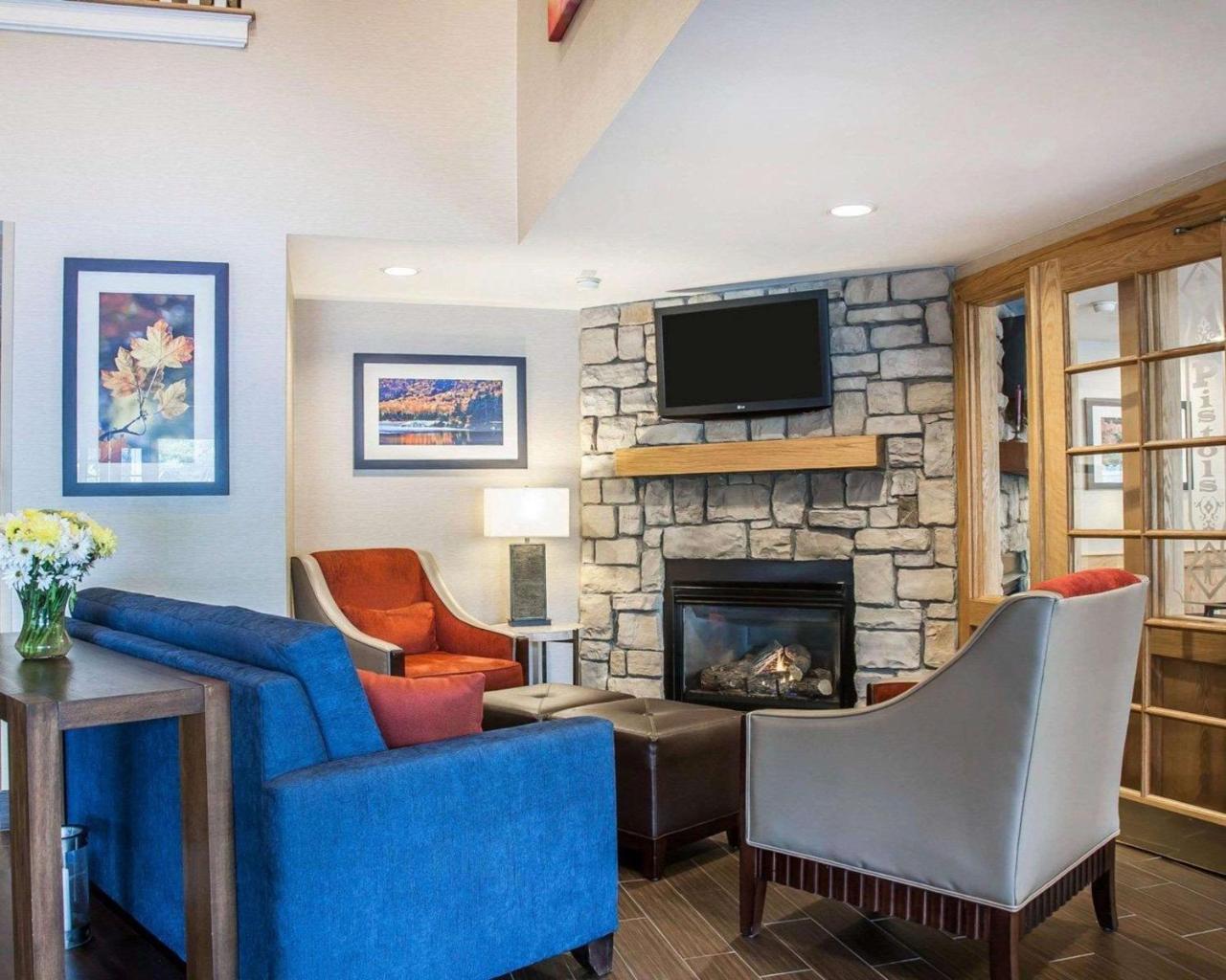 Comfort Inn & Suites Sturbridge-Brimfield المظهر الخارجي الصورة