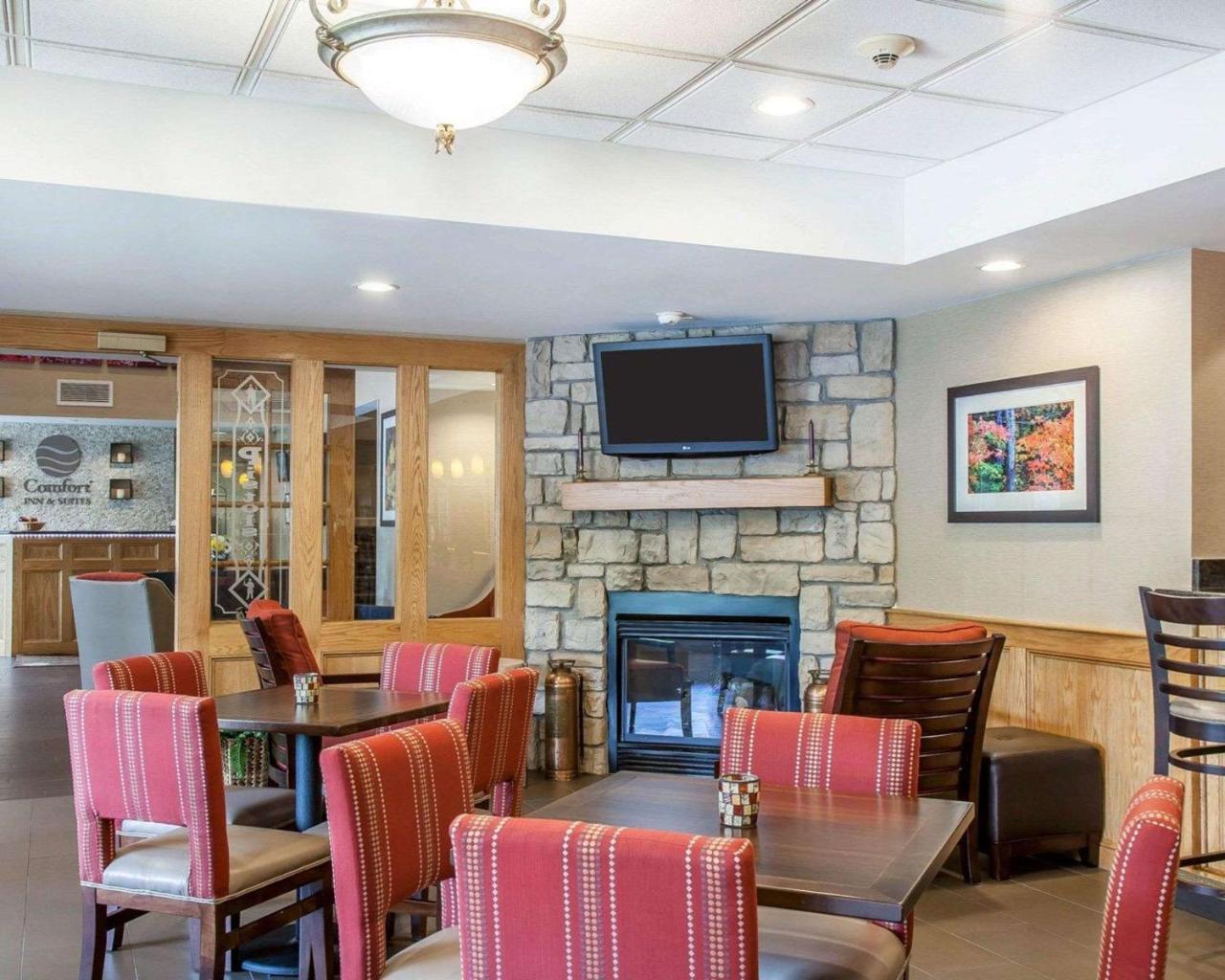 Comfort Inn & Suites Sturbridge-Brimfield المظهر الخارجي الصورة