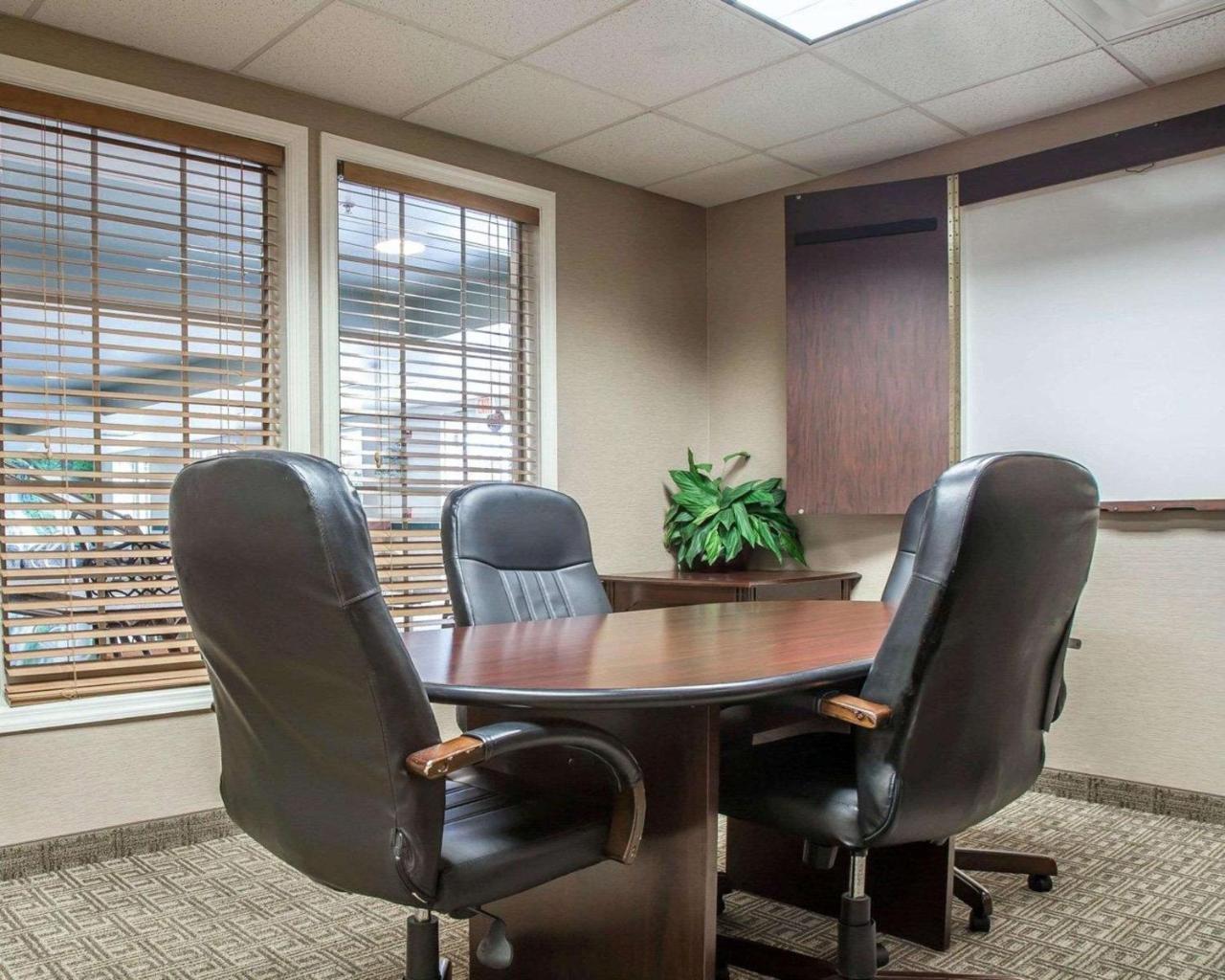 Comfort Inn & Suites Sturbridge-Brimfield المظهر الخارجي الصورة