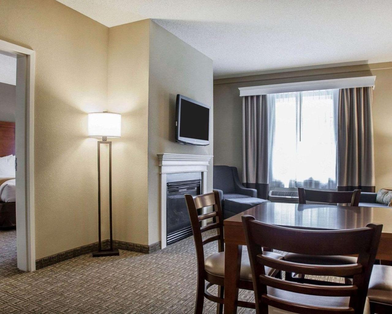 Comfort Inn & Suites Sturbridge-Brimfield المظهر الخارجي الصورة